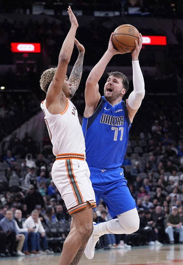 爱游戏-东契奇重要时刻出色发挥，TES带队取胜！-爱游戏